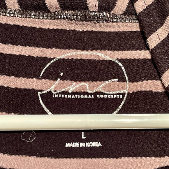 Two Dif. Women's Tops Sz Large Short Sleeve Pullover S1029-.01 - Picture 2 of 7